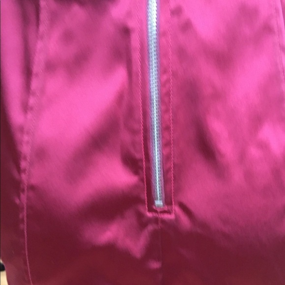 Wine colored form fitting dress - Picture 16 of 16